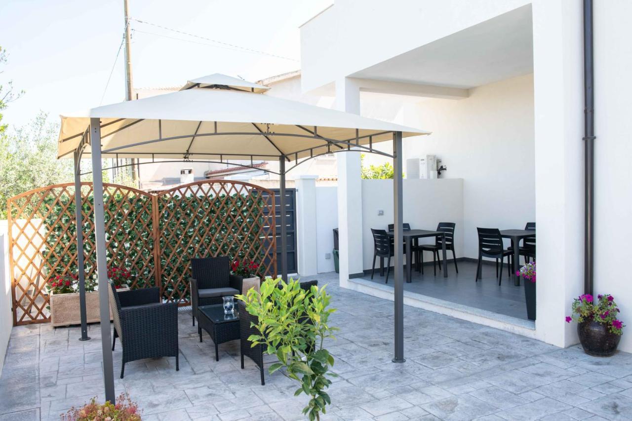 B&B Il Viaggiatore ตอร์โตลี ภายนอก รูปภาพ