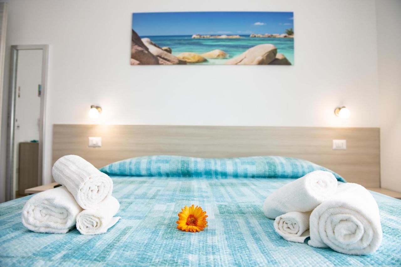 B&B Il Viaggiatore ตอร์โตลี ภายนอก รูปภาพ