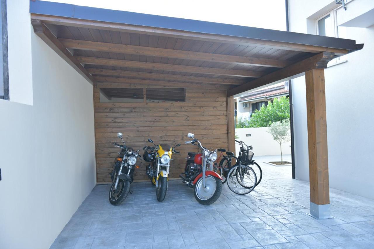B&B Il Viaggiatore ตอร์โตลี ภายนอก รูปภาพ